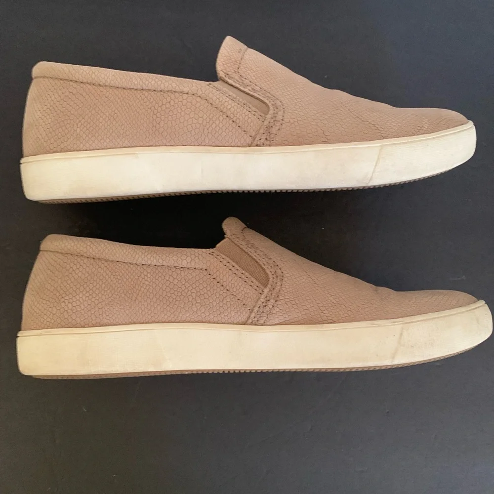 Naturalizer Loafers Women’s 10M Tan Slip-On Textured Leather Padded Insole